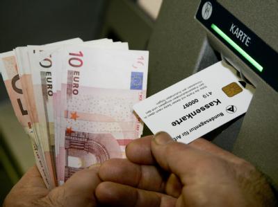 Die Zahl der erwerbsfähigen Hartz-IV-Empfänger ist auf Rekordtief gesunken. Foto: Frank May Ausbezahlung von Hartz-IV-Geld