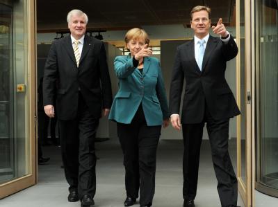 Union und FDP beraten weiter über den neuen Koalitionsvertrag. Seehofer, Merkel und Westerwelle