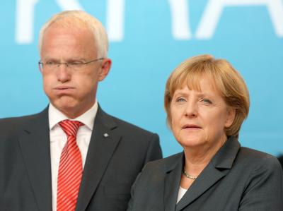 NRW-Ministerpräsident Jürgen Rüttgers zusammen mit Bundeskanzlerin Angela Merkel. (Archivbild) Ministerpräsident und Kanzlerin
