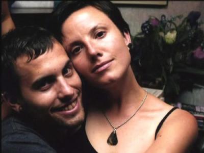 Shane Bauer (l) und Sarah Shourd. Die im Iran seit einem Jahr festgehaltene Amerikanerin ist nun auf freiem Fuß (Archivbild). Sarah Shourd