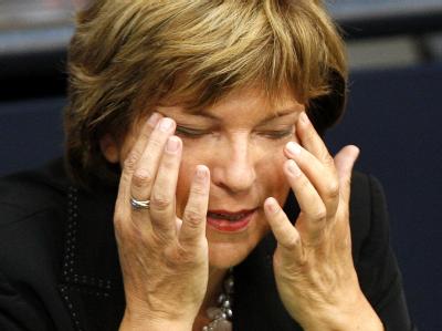 Angeschlagen: Bundesgesundheitsministerin Ulla Schmidt wird vorerst nicht dem Steinmeier-Team angehören. Angeschlagene Ulla Schmidt