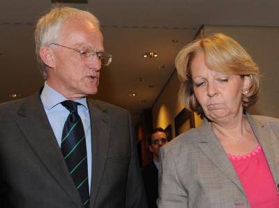 Der nordrhein-westfälische Ministerpräsident Rüttgers und die SPD-Landesvorsitzende Kraft haben die Sondierungsgespräche beendet. Jürgen Rüttgers und Hannelore Kraft