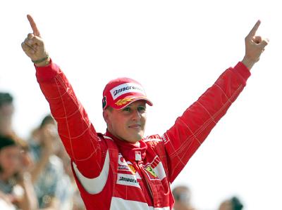 Schumacher wie man ihn kennt: In Jubelpose nach seinem Sieg in Monza 2006. Eindrucksvoll
