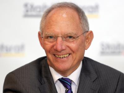 Hat gut lachen: Die gute Konjunktur 2011 half auch Bundesfinanzminister Wolfgang Schäuble. Foto: Tim Brakemeier Finanzminister Schäuble