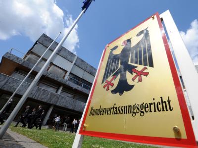 Die Regierung werde die Grundsicherung entsprechend dem Urteil des Bundesverfassungsgerichts neu regeln, sagt Angela Merkel. Bundesverfassungsgericht in Karlsruhe