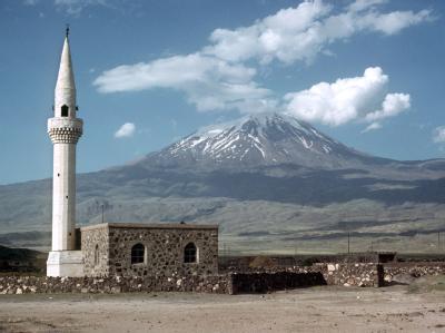 Blick auf Ararat - den höchsten Berg der Türkei. Er liegt nahe der Armenischen Grenze und gilt den Armeniern als Nationalsymbol. Die beiden Länder stehen vor einer Normalisierung ihrer Beziehungen. Berg Ararat