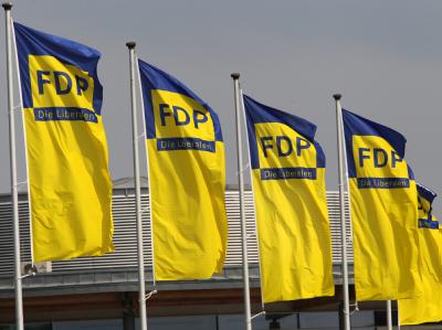 Die Krise der FDP hält an; auch der Führungswechsel von Westerwelle zu Rösler hat daran nichts geändert. Foto: Bernd Wüstneck FDP weiter schwach