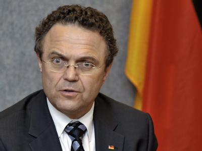 Bundesinnenminister Hans-Peter Friedrich (CSU) sieht keine unmittelbare Terrorgefahr durch Rechtsextremisten. Minister Friedrich