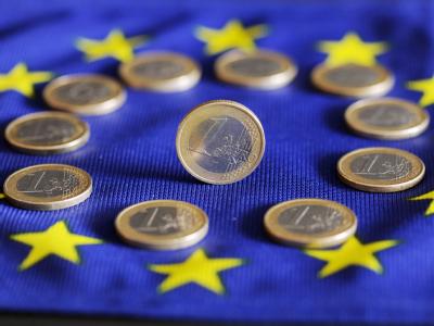Zwei Optionen für die Stärkung des EFSF liegen auf dem Tisch: eine Teilabsicherung neuer Anleihen aus Risikoländern und ein Kreditsondertopf unter Einbeziehung des IWF. Euro-Münzen