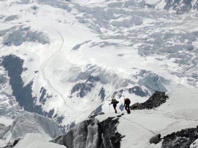 Die Süd-Koreanerin Oh Eun-Sun mit Gefolge auf dem Annapurna im Himalaya. Annapurna
