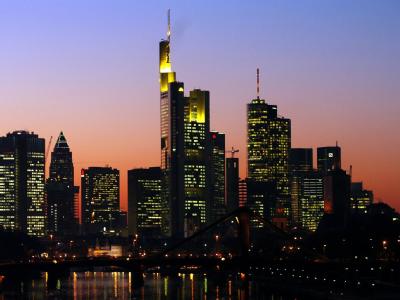Die Skyline der Banken- und Finanzmetropole Frankfurt. Banken in Frankfurt