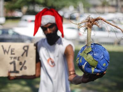 Rettung für den Planeten? Was EU und Umweltminister Röttgen als Durchbruch für einen Weltklimavertrag feiern, sehen Umweltschützer kritischer. Foto: Nic Bothma UN-Klimagipfel in Durban
