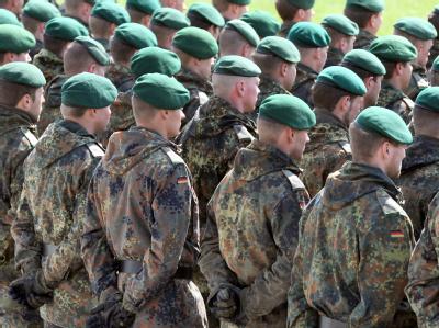 Die Polizeigewerkschaft kann sich vorstellen, dass ehemalige Soldaten als Polizeibeamte ausgebildet werden. (Archiv- und Symbolbild) Bundeswehr