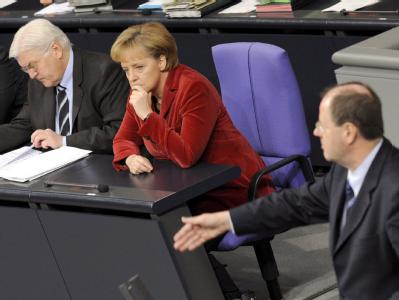 Frank-Walter Steinmeier, Angela Merkel und Peer Steinbrück. (Archivbild vom 30.01.2009) Bundestag