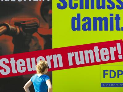 Vor dem FDP-Bundesparteitag hat der finanzpolitische Sprecher Hermann-Otto Solms die Steuersenkungspläne der Liberalen verteidigt. (Archivbild) FDP für Steuersenkung