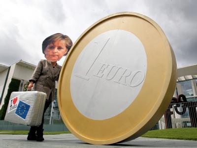 Kanzlerin Merkel will die Steuer notfalls nur in den Euro-Staaten umsetzen. Foto: Daniel Karmann/Archiv Demonstration vor dem Kanzleramt