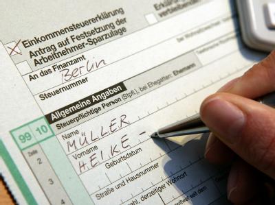Die Union will den Eingangssteuersatz von 14 auf 12 Prozent senken. Einkommensteuererklärung