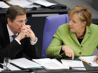 FDP-Chef Westerwelle und Kanzlerin Merkel werden vor der Haushaltsklausur von allen Seiten mit Warnungen und Vorschlägen konfrontiert. Guido Westerwelle und Angela Merkel