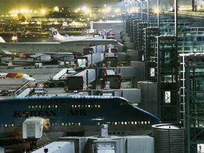 Passagierflugzeuge am Terminal 2 des Flughafens in Frankfurt am Main (Archiv). Terminal 2 des Frankfurter Flughafens