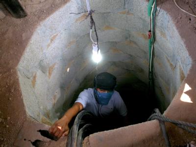Die israelische Luftwaffe hat einen Schmugglertunnel bombardiert. (Archivbild) Tunnel