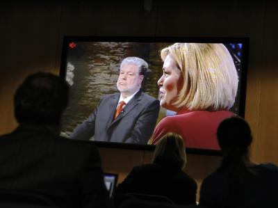 Mit Kurt Beck (SPD) und Julia Klöckner (CDU) sind erstmals zwei Kandidaten für das Amt des rheinland-pfälzischen Ministerpräsidenten zu einem Fernsehduell angetreten. TV-Duell vor Landtagswahl in Mainz