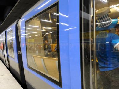 Schon wieder ist in der Münchner U-Bahn jemand zusammengeschlagen worden. (Archivbild) U-Bahn in München