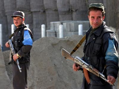 Wachen vor dem Gebäude der United Nations Assistance Mission for Afghanistan (UNAMA) in Kabul (Archiv). Wachen vor UNAMA-Gebäude