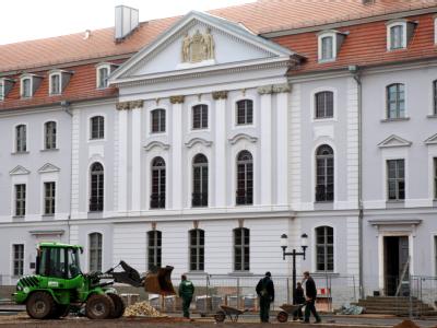 Ernst-Moritz-Arndt-Universität in Greifswald: Hochschulen und Forschung sollen von 2011 an mit 18 Milliarden Euro unterstützt werden. (Symbolbild) Universität Greifswald