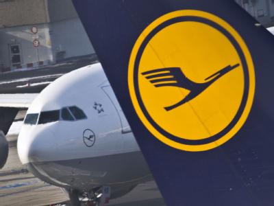 Vogelschlag zwang eine Lufthansa-Maschine zur Notlandung in Buenos Aires. (Archivbild) Lufthansa-Maschinen