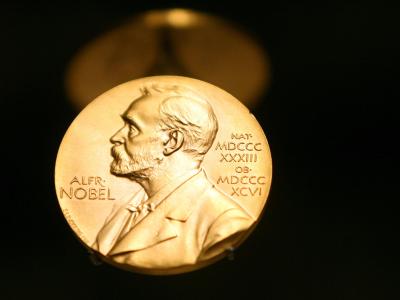 Die Medaille mit dem Konterfei von Alfred Nobel: Wer bekommt den Friedensnobelpreis? Foto: Kay Nietfeld Nobelpreis-Medaille