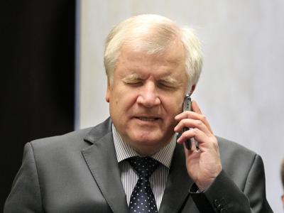 Strippenzieher: Der bayerische Ministerpräsident Horst Seehofer zu Beginn der Bundesratssitzung in Berlin. Foto: Wolfgang Kumm Strippenzieher