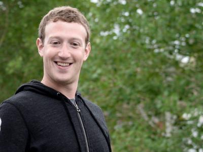 Mark Zuckerberg hat's gern ein wenig privater: Der Facebook-Gründer hat laut US-Medienberichten vier Grundstücke rund um sein Haus in Kalifornien gekauft. Foto: Andrew Gombert/Archiv Mark Zuckerberg