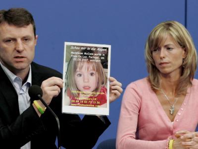 Kate und Gerry McCann mit einem Foto ihrer Tochter Madeleine. Foto: Soeren Stache / Archiv PK 2007