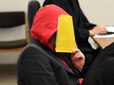 Der wegen Kindesmissbrauch Angeklagte im Landgericht Hamburg. Foto: Angelika Warmuth Prozessauftakt