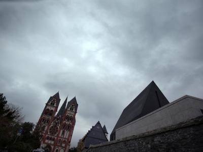 Dunkle Wolken über dem Limburger Dom. Foto: Fredrik von Erichsen Limburg
