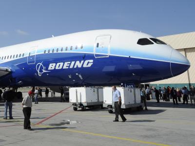 Die Boeing 787 «Dreamliner» legt eine beispiellose Pannenserie hin. Foto: Mike Nelson/Archiv Boeing 787 Dreamliner