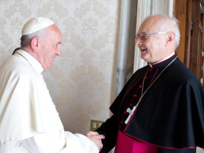 Papst Franziskus empfängt Erzbischof Robert Zollitsch. Foto: Osservatore Romano Zollitsch beim Papst