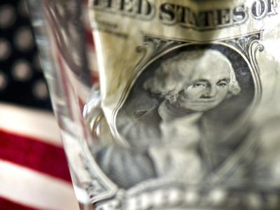 Schuldenfrei waren die USA nur einmal - das war im Jahr 1835. Mittlerweile hat das Land Schulden von mehr als 17 Billionen Dollar angehäuft. Foto: Arno Burgi US-Dollar