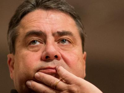 Nicht alle sind mit dem Kurs von SPD-Chef Sigmar Gabriel zufrieden. Foto: Julian Stratenschulte Ernste Miene