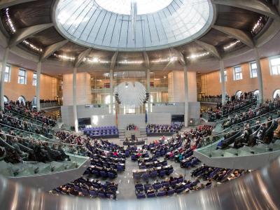 Bei der Sitzung kommen die Parlamentarier der 18. Legislaturperiode erstmals nach der Bundestagswahl im Plenum zusammen. Foto: Michael Kappeler Konstituierende Sitzung