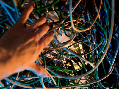 Die NSA soll Telefon-Kommunikation von 35 internationalen Spitzenpolitikern überwacht haben. Foto: Julian Stratenschulte/Symbolbild Spionage