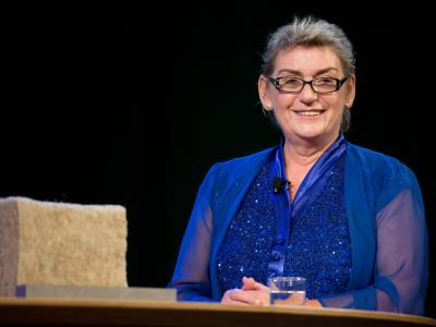 Die Preisträgerin Carmen Hock-Heyl bei der Verleihung des Deutschen Umweltpreises 2013 in Osnabrück. Foto: Friso Gentsch Deutscher Umweltpreis 2013