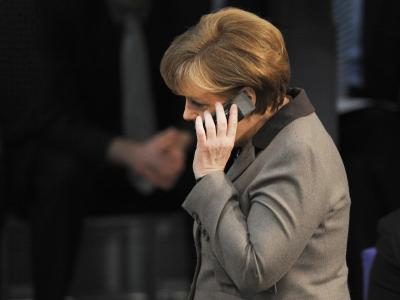 Bundeskanzlerin Angela Merkel wurde angeblich bis in den Sommer hinein bespitzelt. Foto: Rainer Jensen (Archiv) Angela Merkel