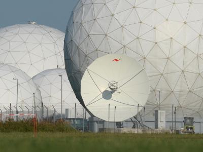 Radarkuppeln stehen auf der ehemaligen NSA-Abhörstation Bad Aibling. Foto: Andreas Gebert Ehemalige NSA-Abhörstation Bad Aibling