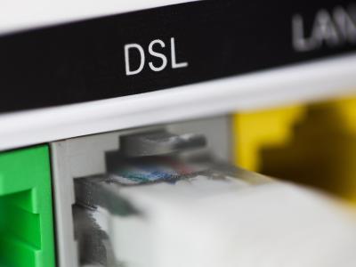 Die Telekom wurde im Netz als «Drosselkom» verspottet. Innerhalb kürzester Zeit unterzeichneten tausende Menschen eine Online-Petition gegen die Tempobremse. Foto: Rolf Vennenbernd/Archiv Telekom-Drosselung