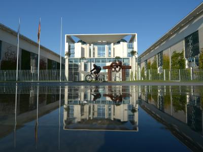 Miteinander sprechen statt zuhören: Die USA sind bemüht, Spannungen mit der Bundesregierung aufzulösen. Foto: Rainer Jensen Kanzleramt