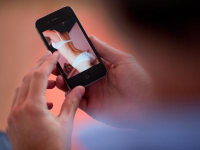 «Sexting» schockiert Cloppenburg. Foto: Julian Stratenschulte Sexting