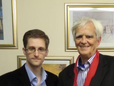 Der Grünen-Bundestagsabgeordnete Hans-Christian Ströbele traf in Russland den Informanten Edward Snowden. Foto: Büro Hans-Christian Ströbele Ströbele trifft Snowden