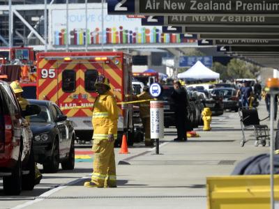 Feuerwehr und Sicherheitskräfte am Terminal 3 in Los Angeles. Foto: Michael Nelson Los Angeles