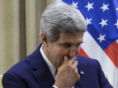 US-Außenminister Kerry versucht die Wogen zu glätten. Berlin sieht guten Chancen, die geheimdienstliche Zusammenarbeit mit den USA neu zu regeln und macht klar: Kein Asyl für Snowden. Foto: Jim Hollander John Kerry